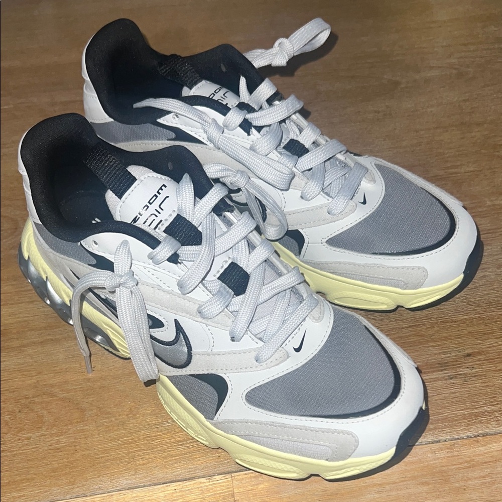 2022
Wmns Zoom Air Fire 'Particle Grey Photon Dust'
